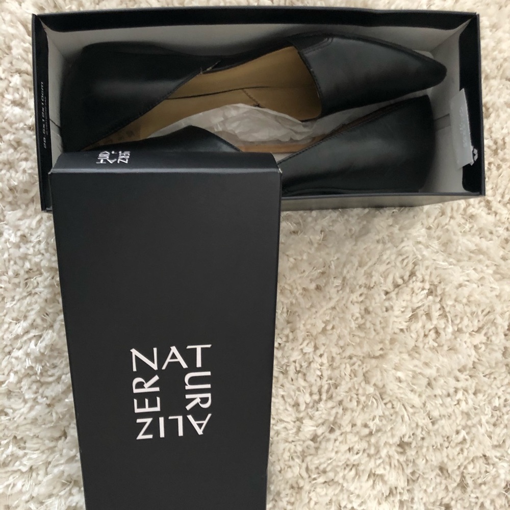 Women’s Naturalizer black flats